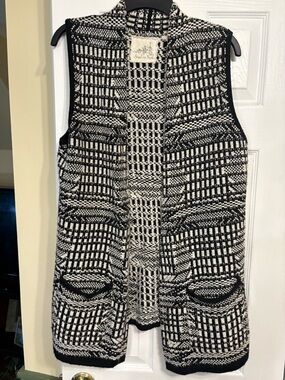 Angel Of The North Black and White Chunky Knit Vest